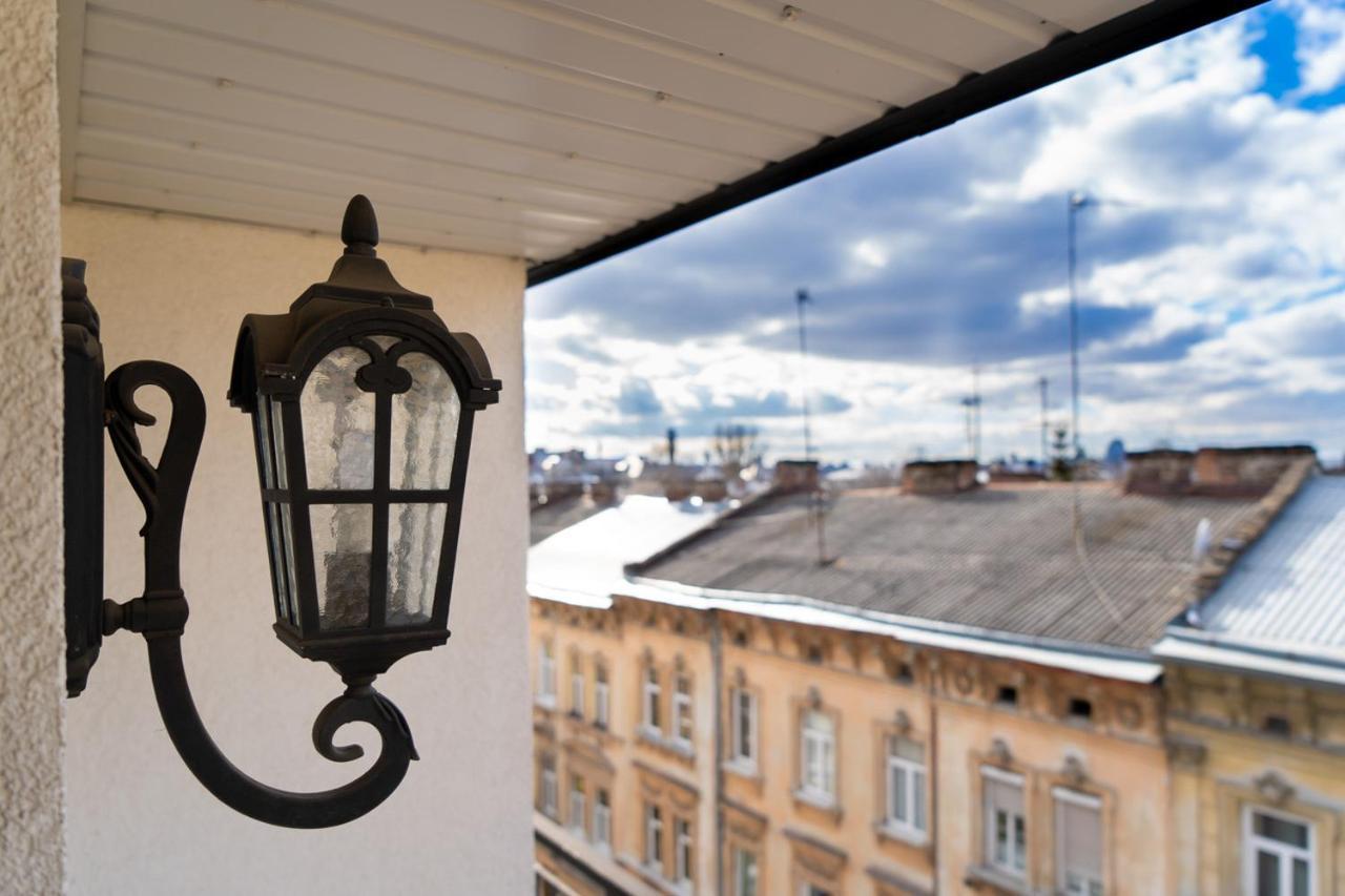 Apartments “U Prawnika” Lviv Exteriör bild